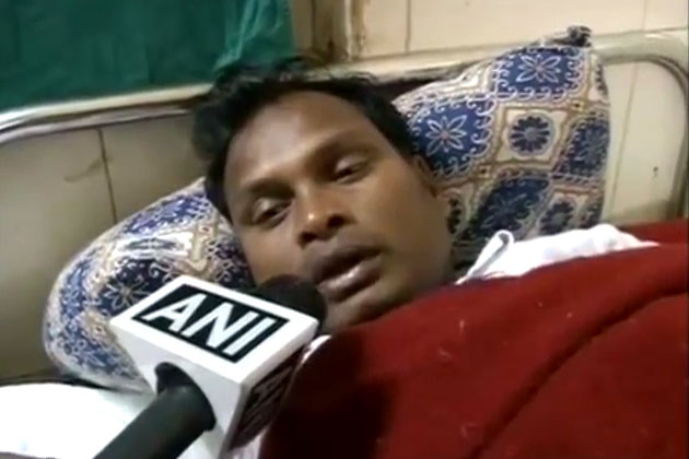 Congress candidate Samu Kashyap has alleged that supporters of BJP leader Santosh Bafna attacked him on Sunday night. He has alleged that he and his ... - clash_11nov